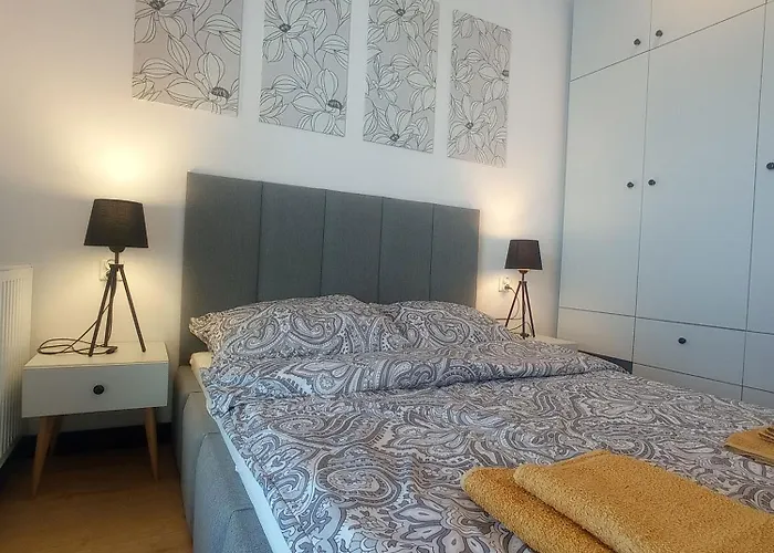 Azur - 12 Pietro - Azw Daire